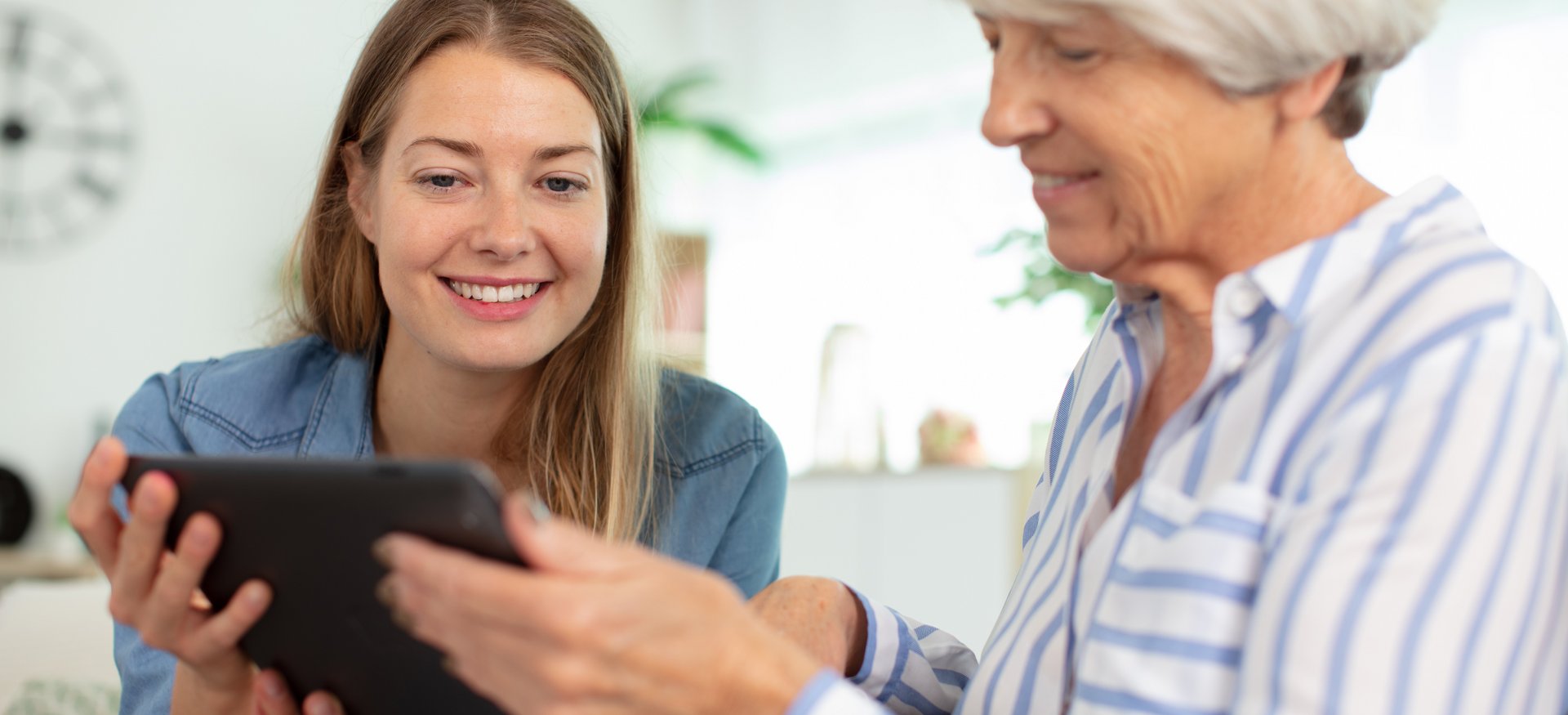 Senioren unterstützen beim Umgang mit digitalen Medien